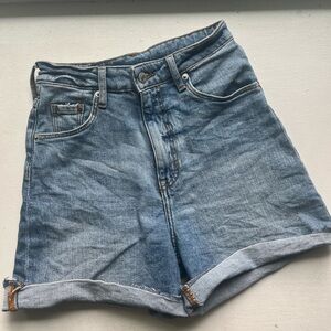 H&M Ultra High Waist Mom Shorts